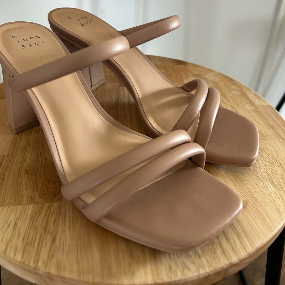 Nude heel